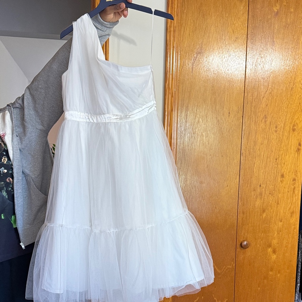 Elegant White One-Shoulder Dress